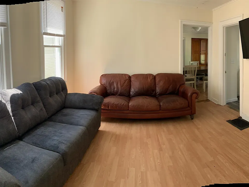 194 W 8th St