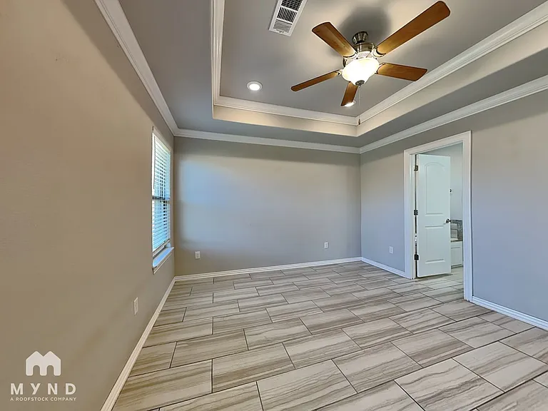 480 Holly St — Photo 11