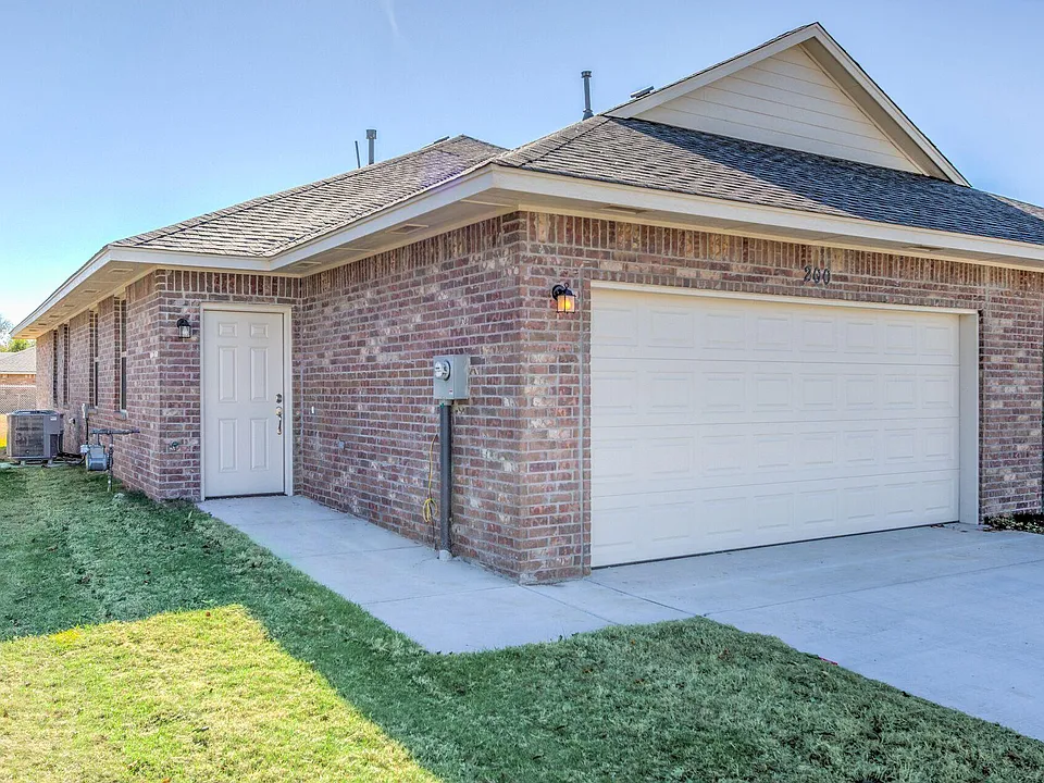 112 Ashley Dr