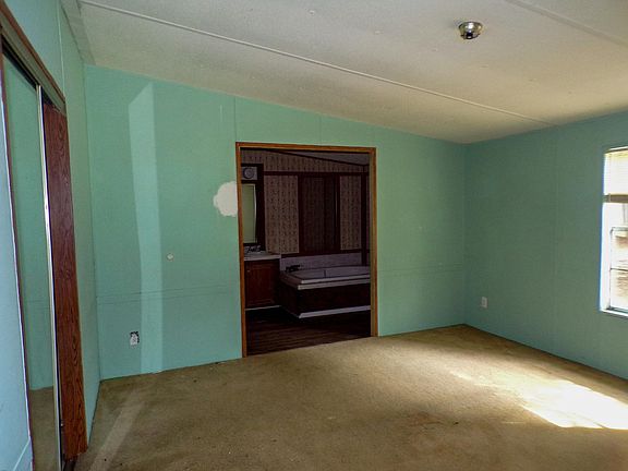 3rd image of 373 NW Park Dr