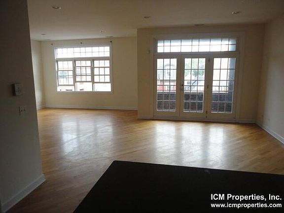 3rd image of 1438 W Belmont Ave #4W