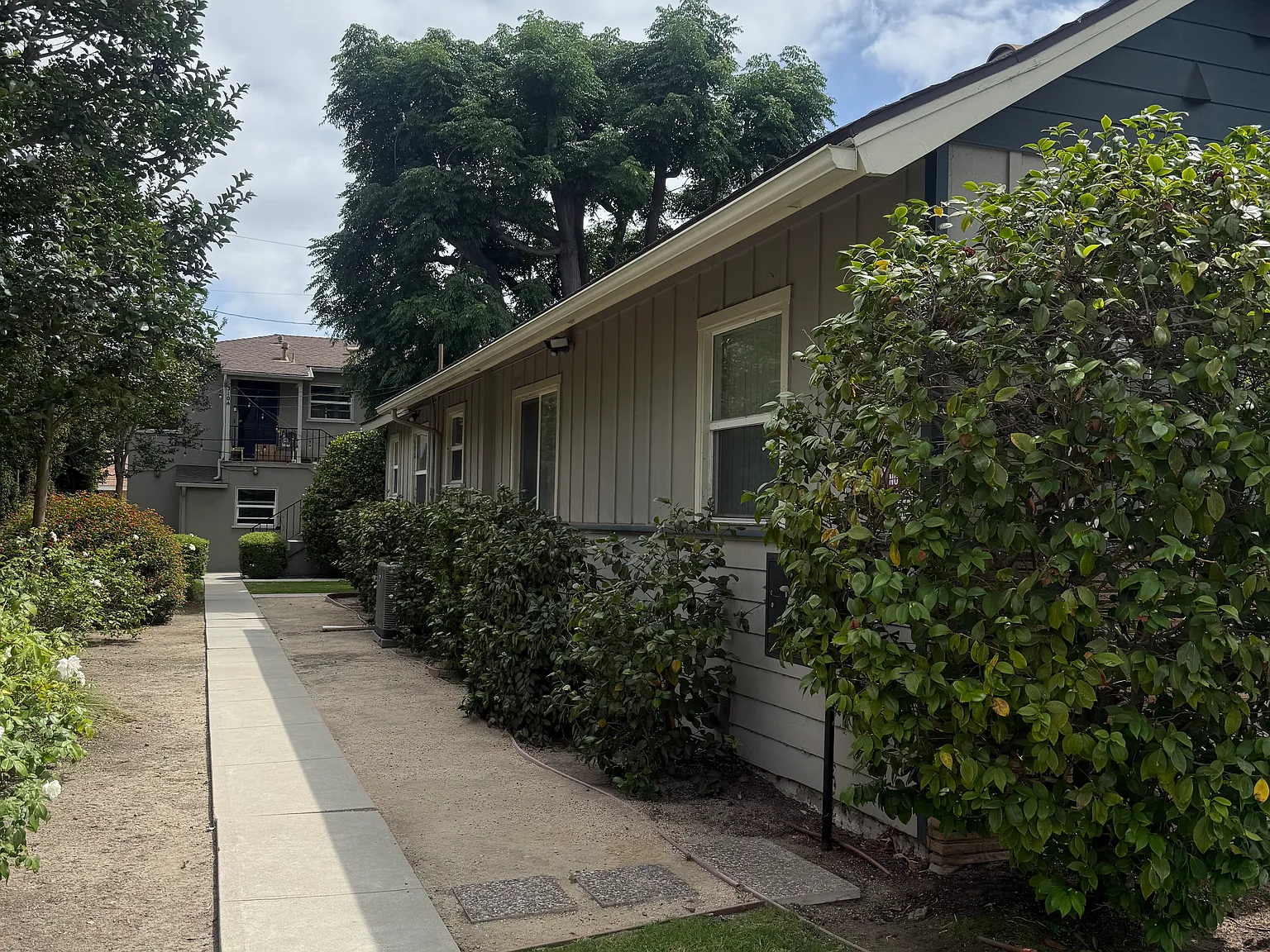 2 bed, 1.5 bath, 1200 sqft, $3,400 — Photo 3