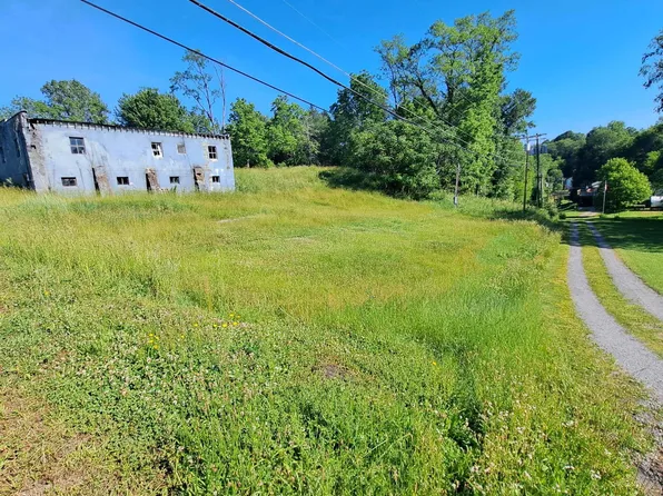 140 Locust Ave, Masontown, WV 26542