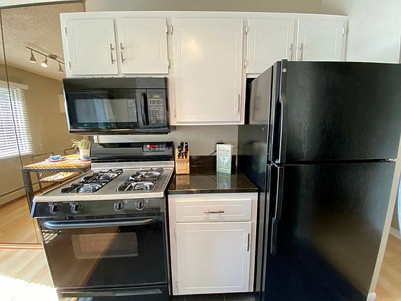 4th image of 2610 Garfield Ave S #201