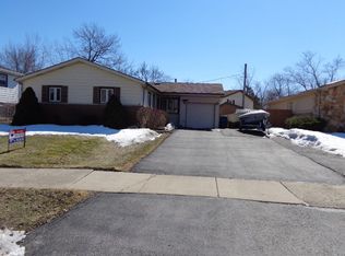 8953 Sandra Ln, Hickory Hills, IL