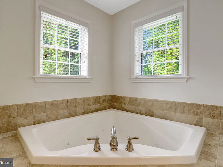 2862 Rosemary Ln — Photo 37