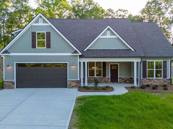 141 Savannah St SE, Calhoun, GA 30701