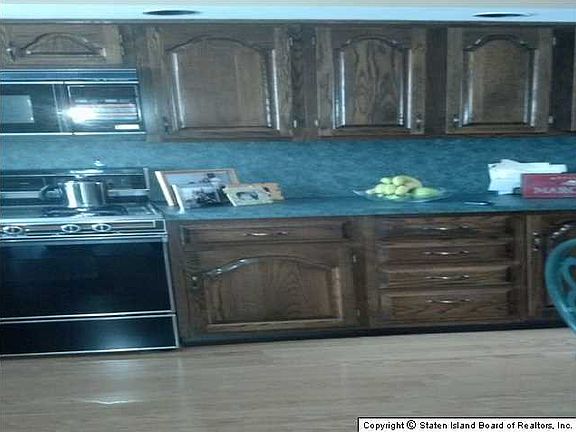 2nd image of 629 Barlow Ave