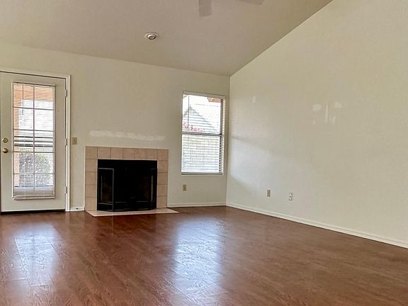 4th image of 1624 N Sawyer