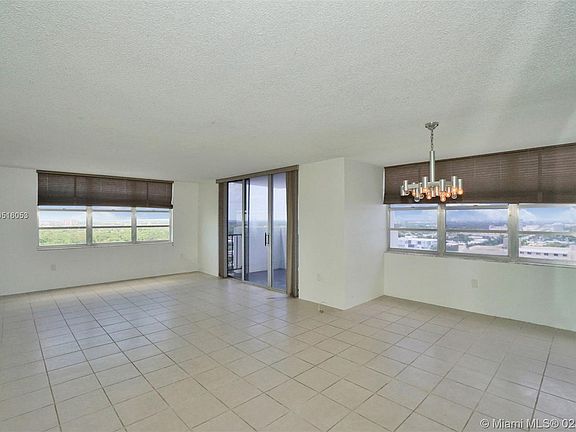 4th image of 2750 NE 183rd St APT 2205