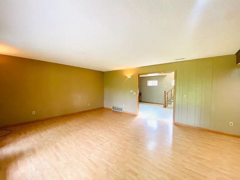 371 Pineview Rd — Photo 7