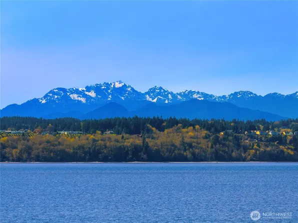 12145 Arrow Point Loop NE, Bainbridge Island, WA 98110