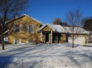 9740 Tree Farm Rd, Eden Prairie, MN 55347