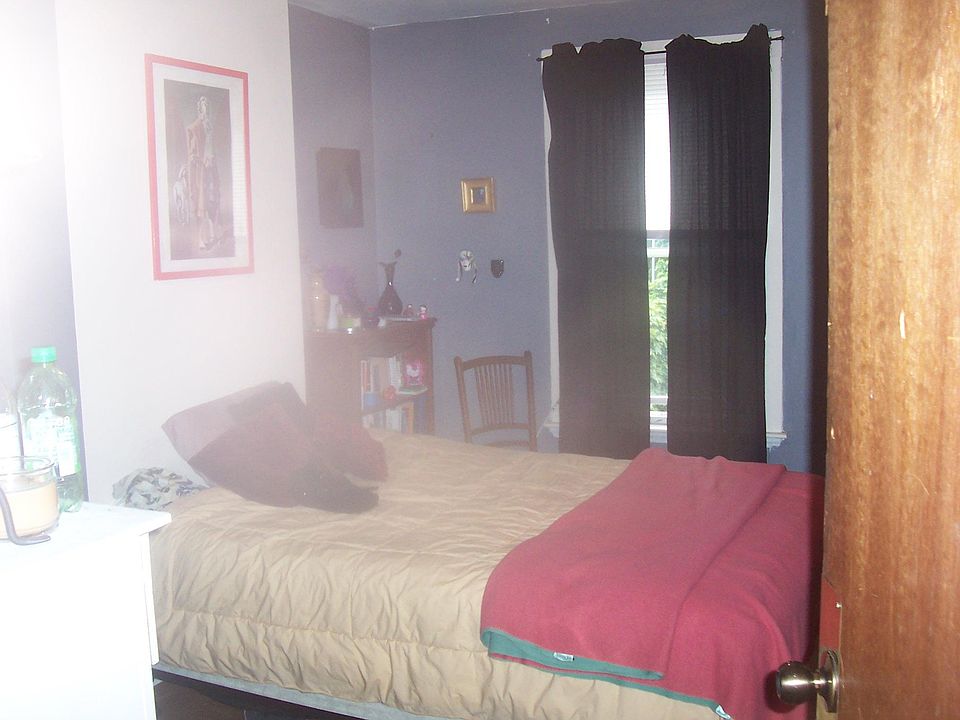 2nd image of 682 Parker St #U2