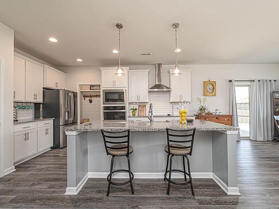 5th image of 114 Edmund Cir