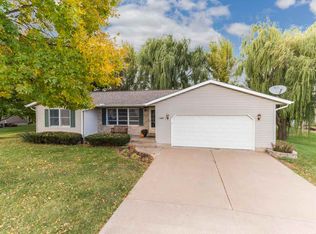 1403 10th Ave, Viola, IL 61486