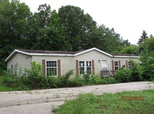 4160 E River Rd, Buchanan, MI 49107