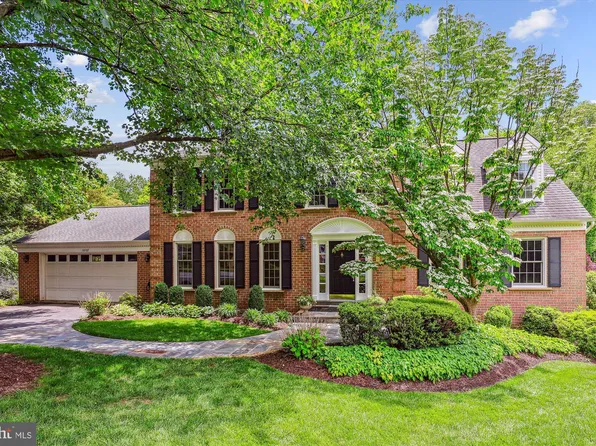 10127 Hillington Ct, Vienna, VA 22182