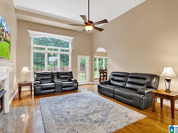 3rd image of 161 Essex Dr