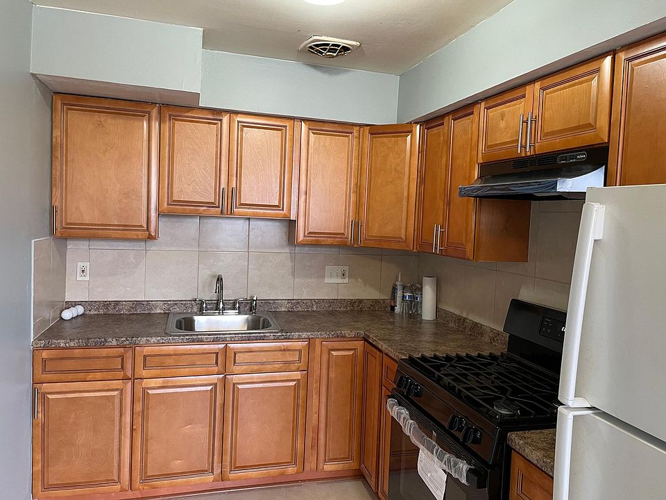 1st image of 10011 Ferndale St Floor 2