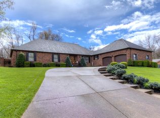 8 Brighton Dr, Huntington, WV 25705