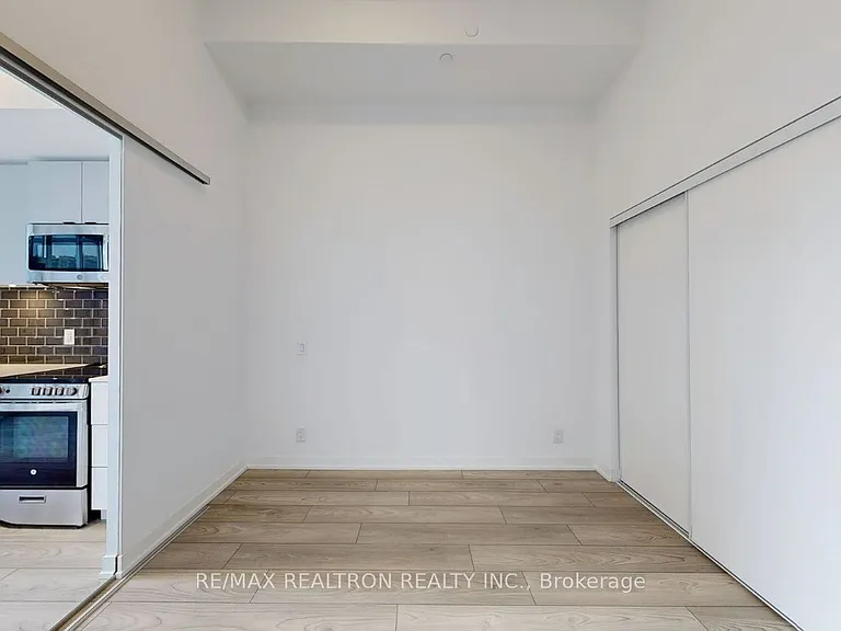 285 Dufferin St #401 — Photo 9