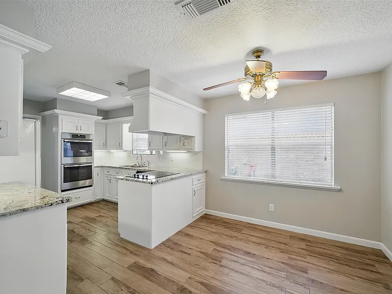 22406 Prince George St — Photo 9