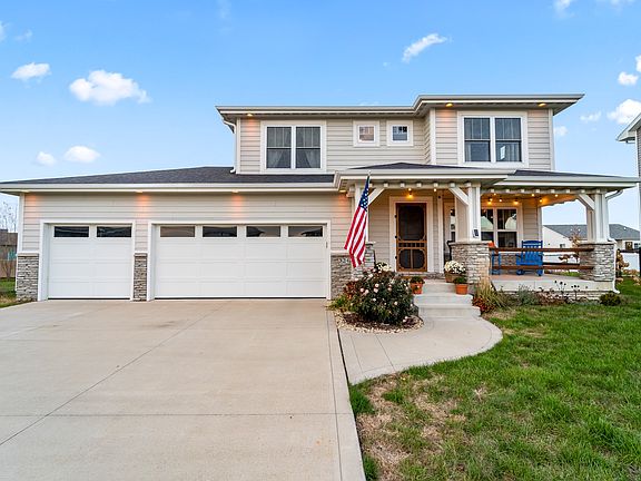 2nd image of 324 Summit Cir NW