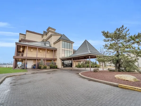 101 Shearwater Ct #25, Jersey City, NJ 07305