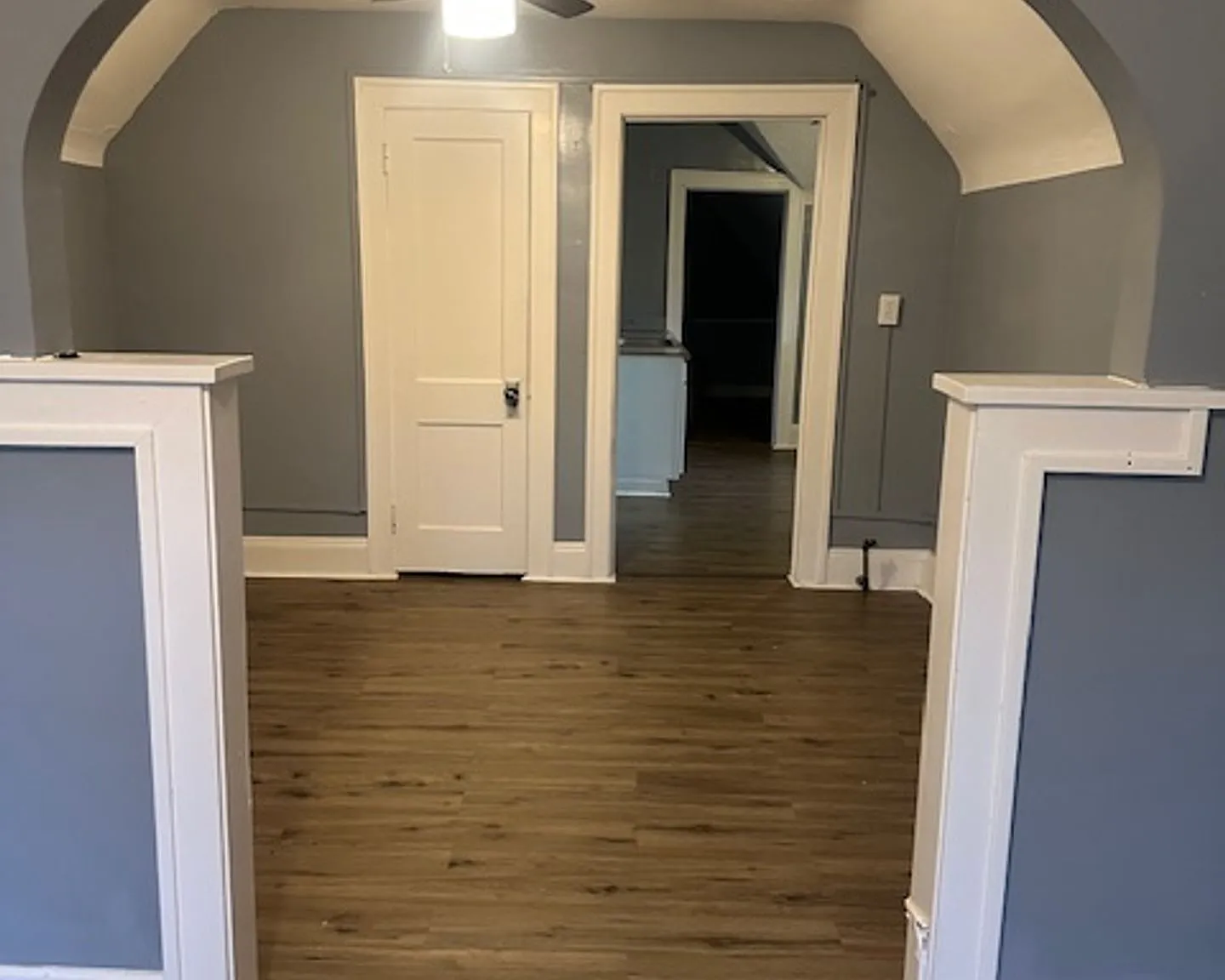 Nice Cossey third floor unit — Photo 2