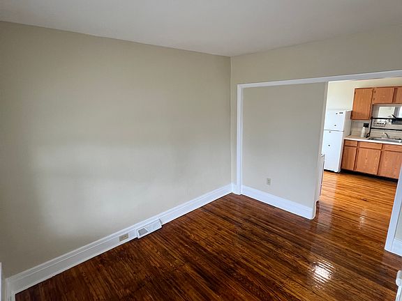 4th image of 17 Peach St Floor 1