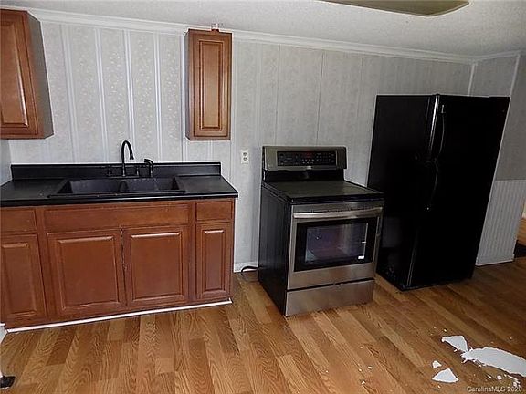 4th image of 1809 Warren Ave