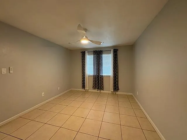 1104 Greentree Ct — Photo 16