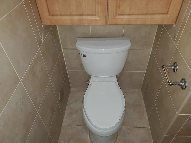 1046 Coral Club Dr — Photo 15