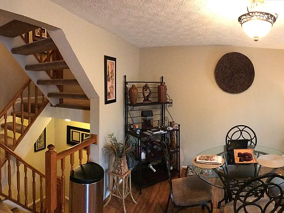 Eat-in kitchen area and open stairs