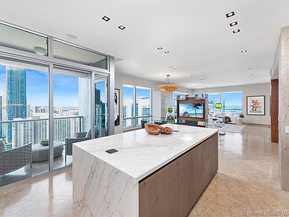 4th image of 1425 Brickell Ave #Xxe