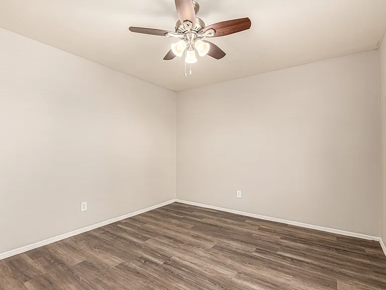 Goldcrest Apartments — Photo 23