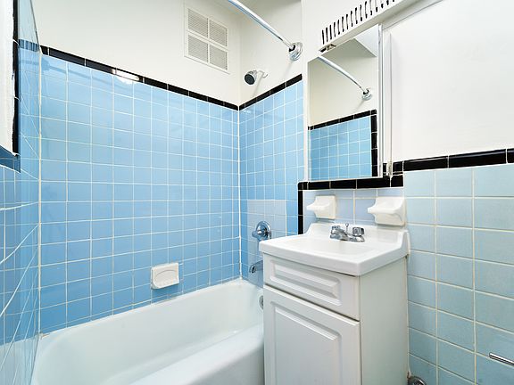 5th image of 100 Sullivan St APT 2A