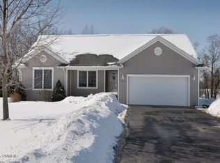 53878 W Ridgeview Cir, Paw Paw, MI 49079