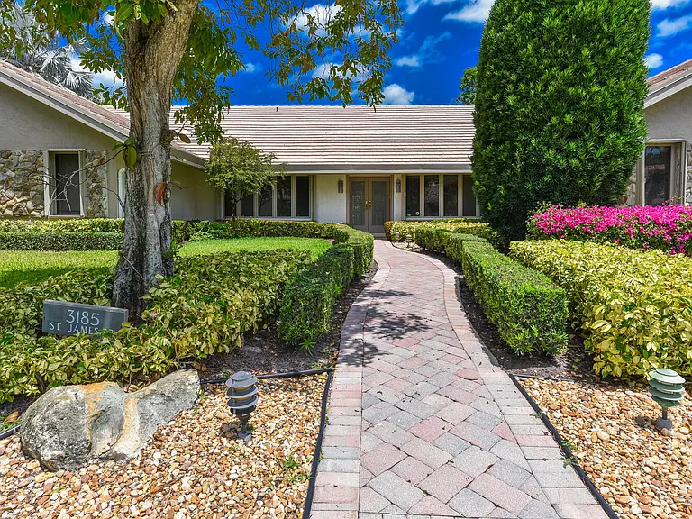 3185 Saint James Dr — Photo 41