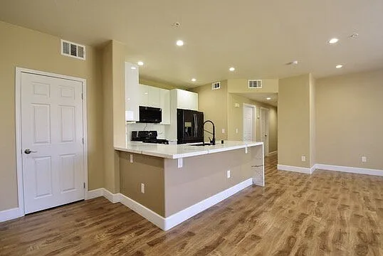 2 bed, 2.0 bath, 1278 sqft, $1,890 — Photo 4