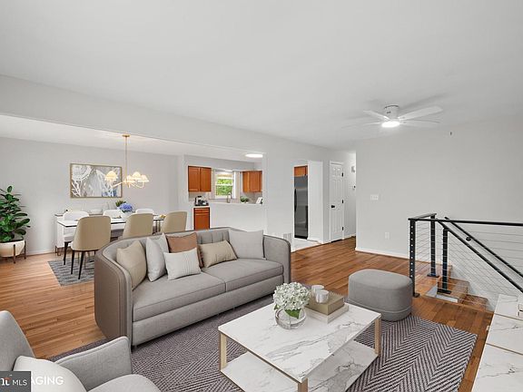 3rd image of 100 Oak Dr