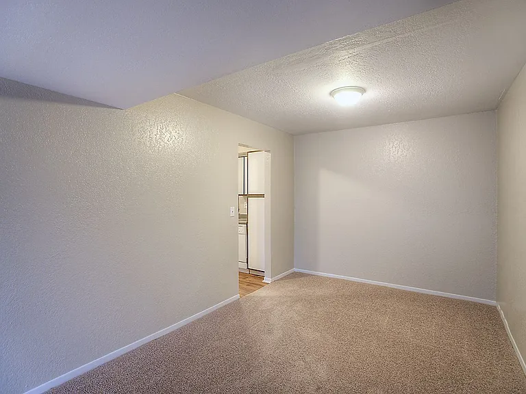 Nottingham Place Apartments — Photo 11