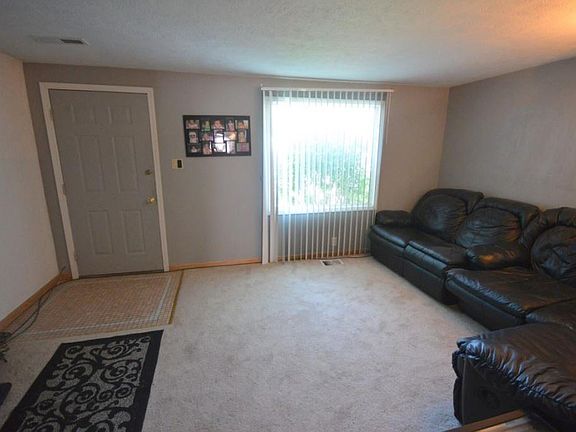 3rd image of 3525 Woldhaven Dr