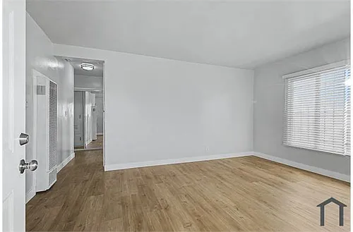 10310 S Broadway #4 Photo 1