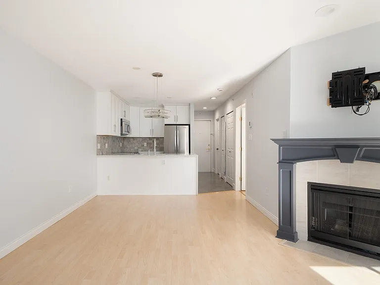 8989 Hudson St #409 — Photo 5
