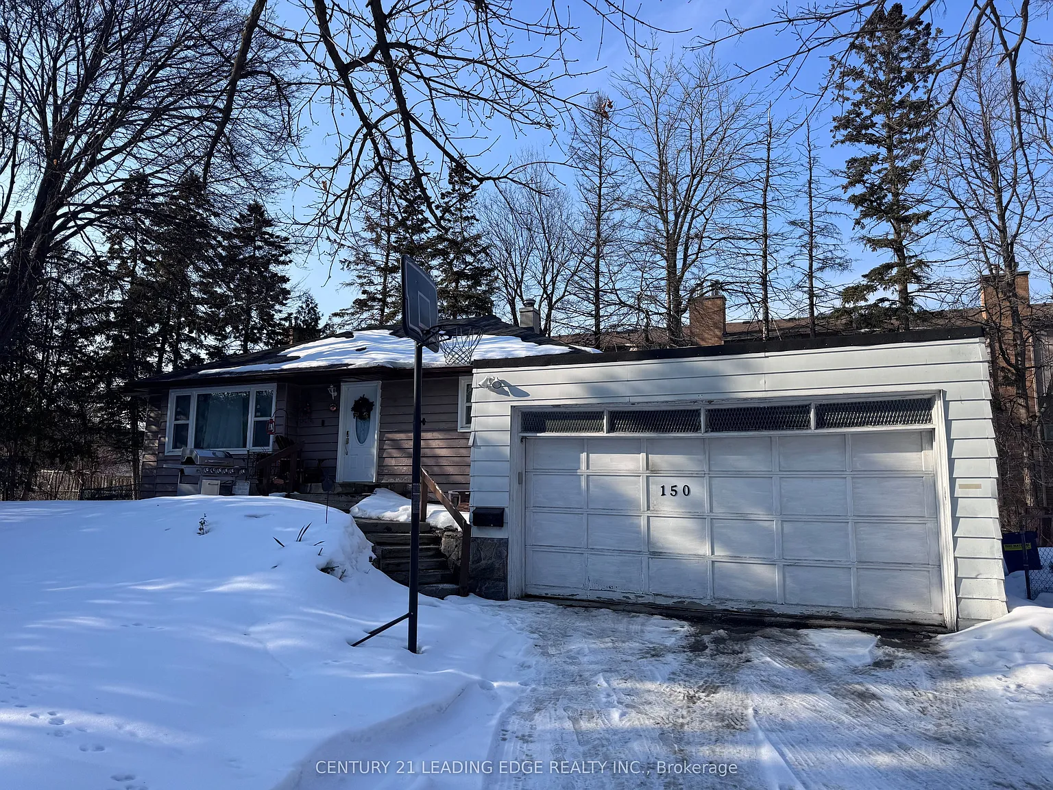 150 Doncaster Ave photo 1