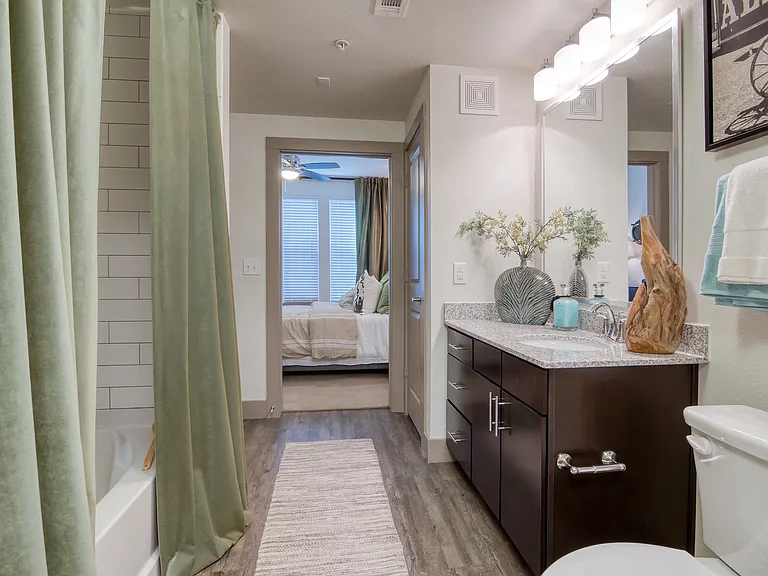 Fifty02 Westover Hills Apartments — Photo 21