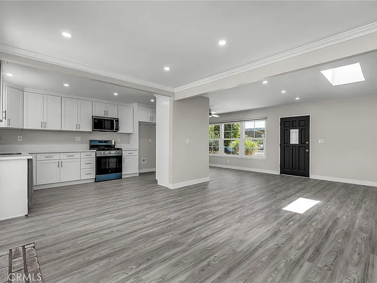20431 Lassen St — Photo 1