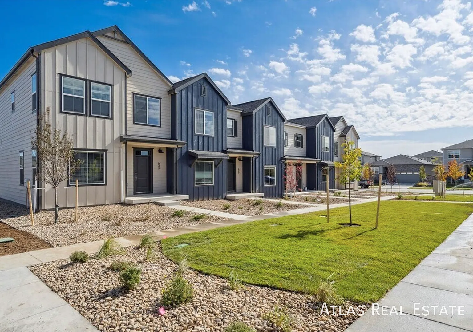 Free Rent! 8 Weeks Free On 3 Bedrooms, Move In Now! Deposits Only $1,000 — Photo 1